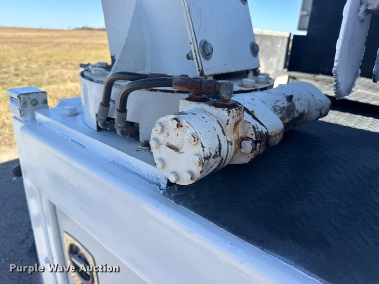 image for item DQ4135 2017 Ford F550 utility / service truck