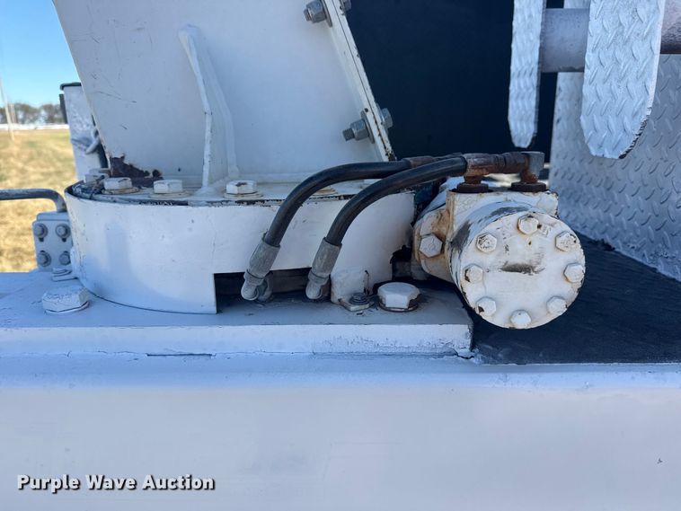 image for item DQ4135 2017 Ford F550 utility / service truck