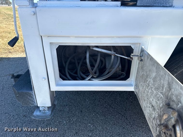 image for item DQ4135 2017 Ford F550 utility / service truck