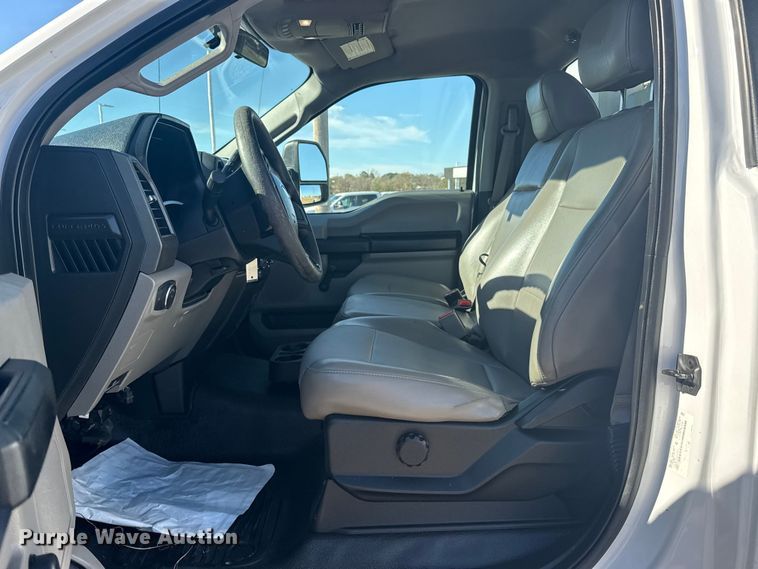 image for item DQ4135 2017 Ford F550 utility / service truck