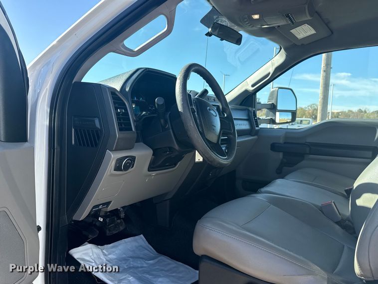 image for item DQ4135 2017 Ford F550 utility / service truck