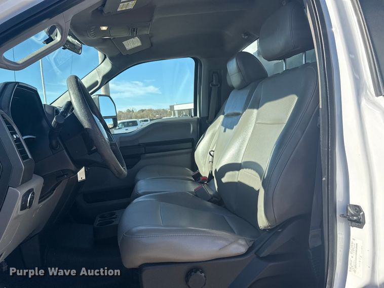 image for item DQ4135 2017 Ford F550 utility / service truck