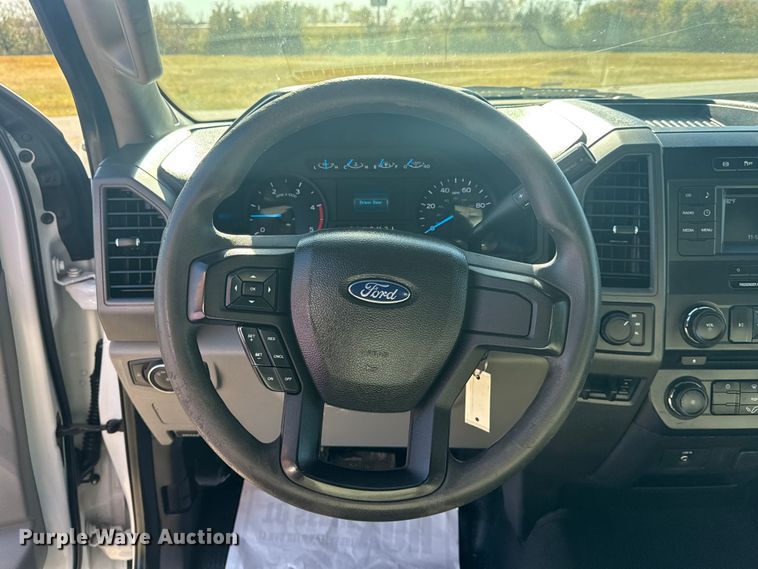 image for item DQ4135 2017 Ford F550 utility / service truck