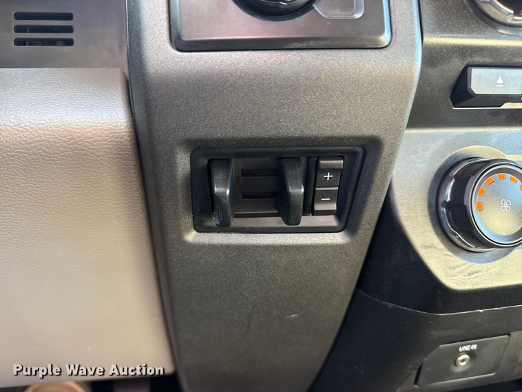 image for item DQ4135 2017 Ford F550 utility / service truck