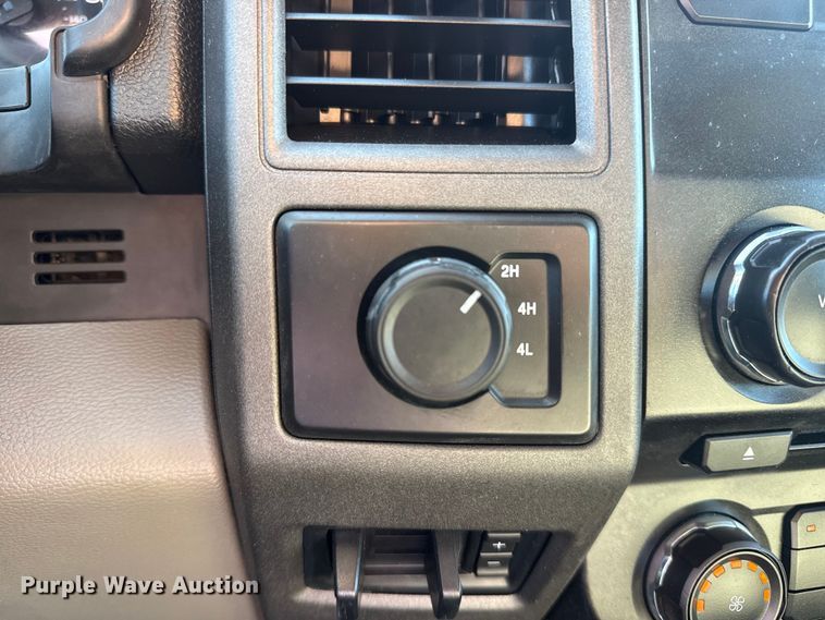 image for item DQ4135 2017 Ford F550 utility / service truck