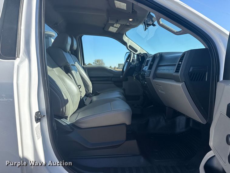 image for item DQ4135 2017 Ford F550 utility / service truck