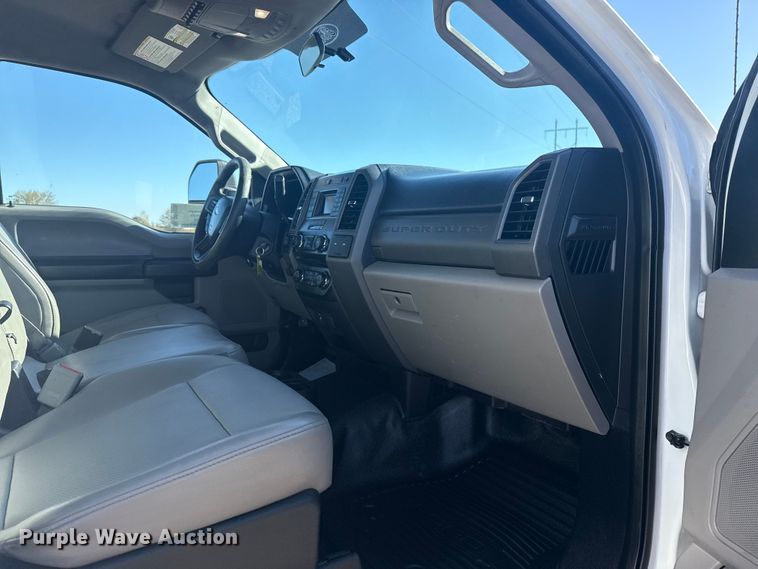 image for item DQ4135 2017 Ford F550 utility / service truck