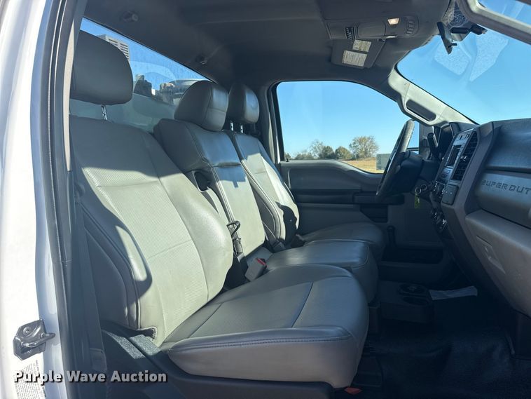 image for item DQ4135 2017 Ford F550 utility / service truck