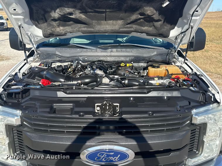 image for item DQ4135 2017 Ford F550 utility / service truck