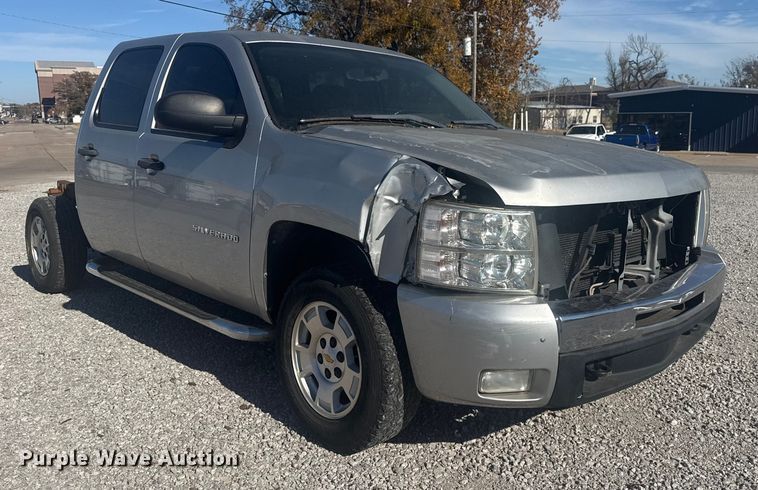 image for item DQ4149 2011 Chevrolet Silverado 1500 Crew Cab truck cab and chassis