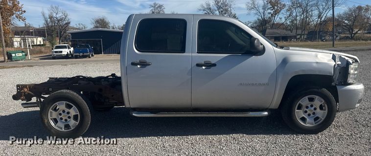 image for item DQ4149 2011 Chevrolet Silverado 1500 Crew Cab truck cab and chassis