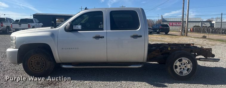 image for item DQ4149 2011 Chevrolet Silverado 1500 Crew Cab truck cab and chassis