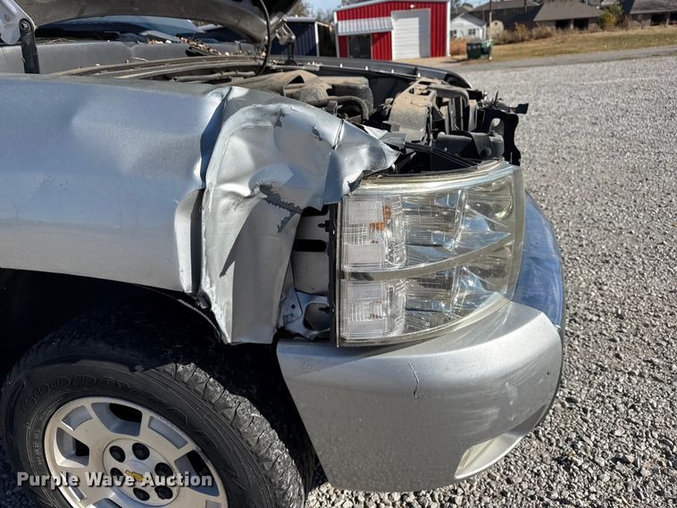 image for item DQ4149 2011 Chevrolet Silverado 1500 Crew Cab truck cab and chassis