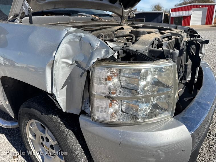 image for item DQ4149 2011 Chevrolet Silverado 1500 Crew Cab truck cab and chassis