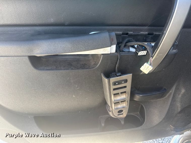 image for item DQ4149 2011 Chevrolet Silverado 1500 Crew Cab truck cab and chassis