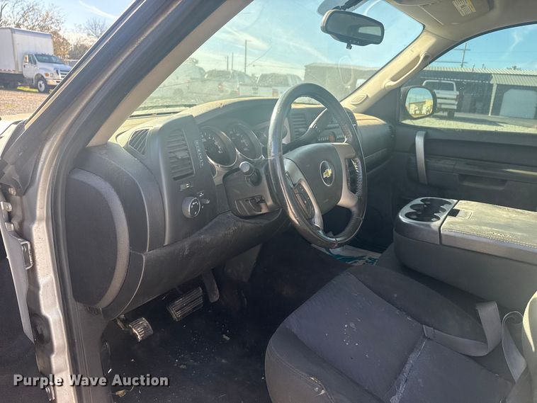 image for item DQ4149 2011 Chevrolet Silverado 1500 Crew Cab truck cab and chassis