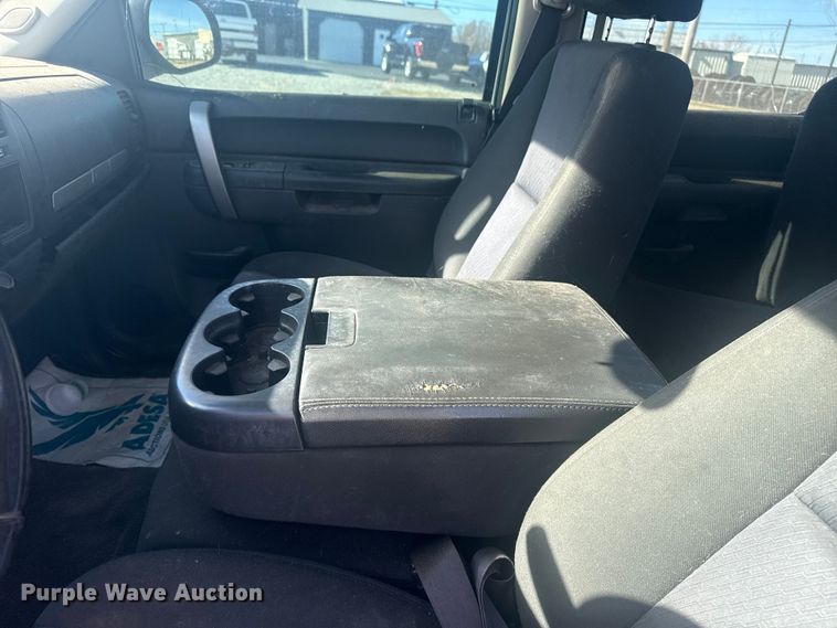 image for item DQ4149 2011 Chevrolet Silverado 1500 Crew Cab truck cab and chassis