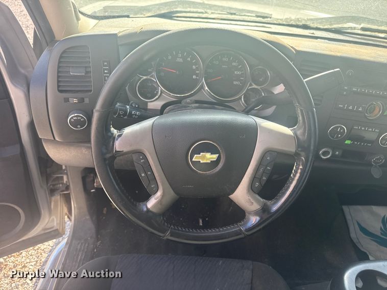 image for item DQ4149 2011 Chevrolet Silverado 1500 Crew Cab truck cab and chassis