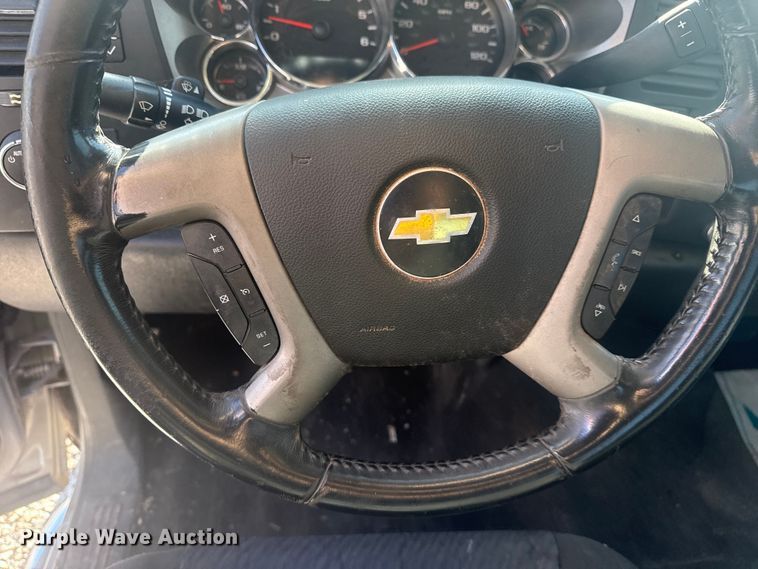 image for item DQ4149 2011 Chevrolet Silverado 1500 Crew Cab truck cab and chassis