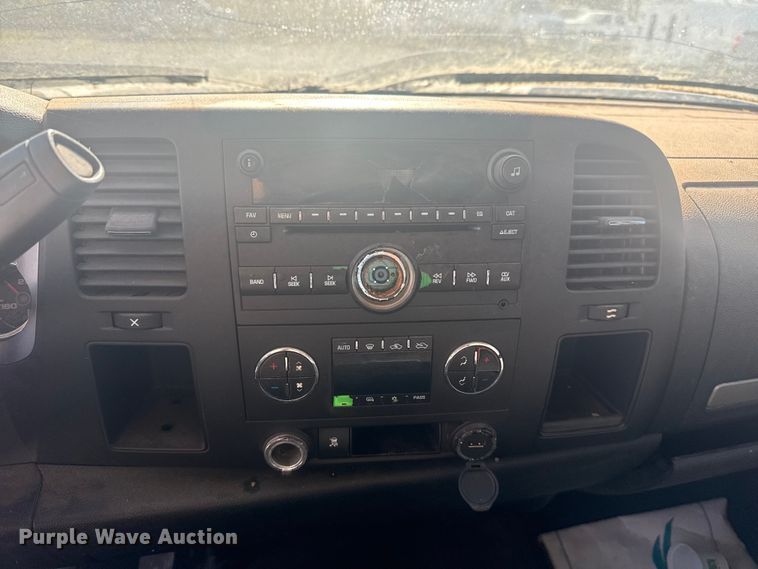 image for item DQ4149 2011 Chevrolet Silverado 1500 Crew Cab truck cab and chassis