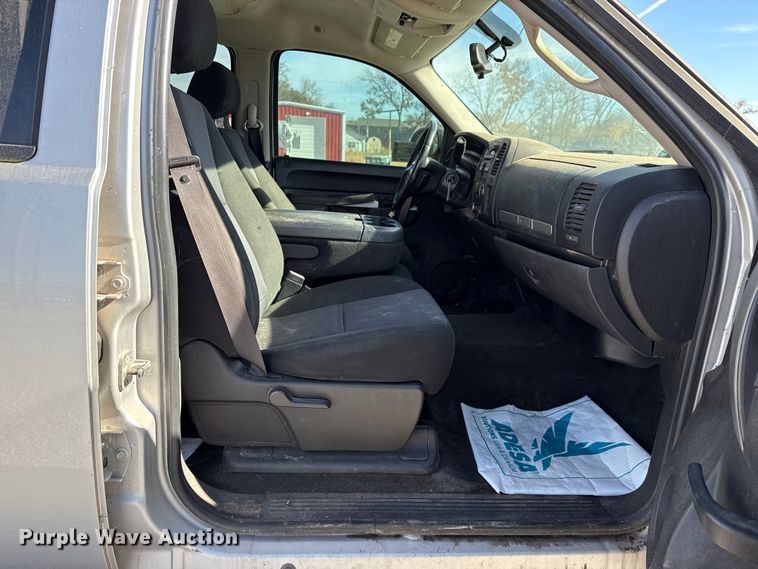 image for item DQ4149 2011 Chevrolet Silverado 1500 Crew Cab truck cab and chassis