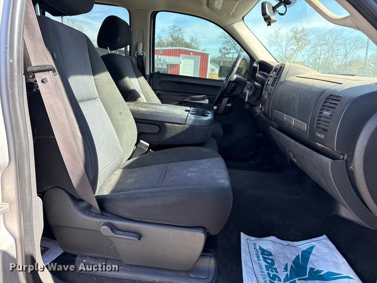 image for item DQ4149 2011 Chevrolet Silverado 1500 Crew Cab truck cab and chassis