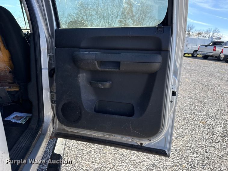 image for item DQ4149 2011 Chevrolet Silverado 1500 Crew Cab truck cab and chassis