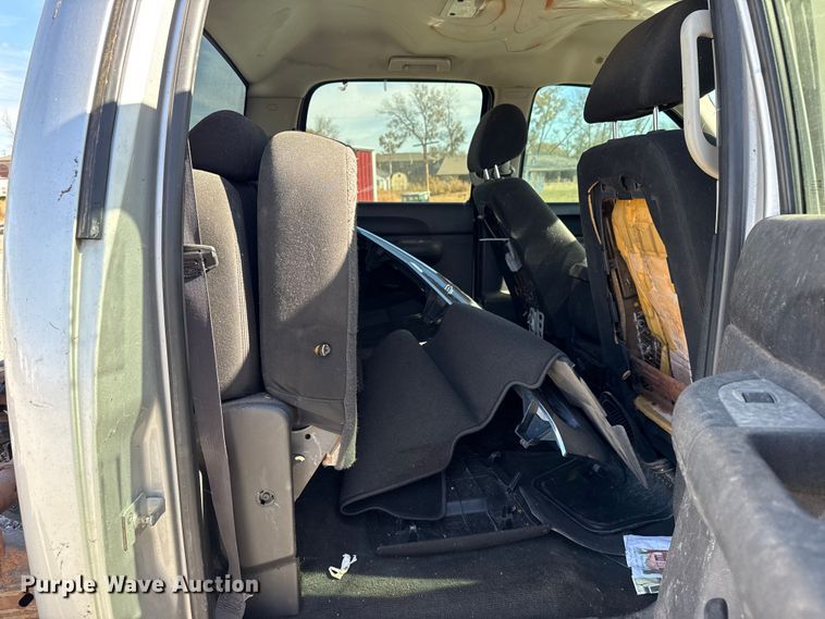 image for item DQ4149 2011 Chevrolet Silverado 1500 Crew Cab truck cab and chassis