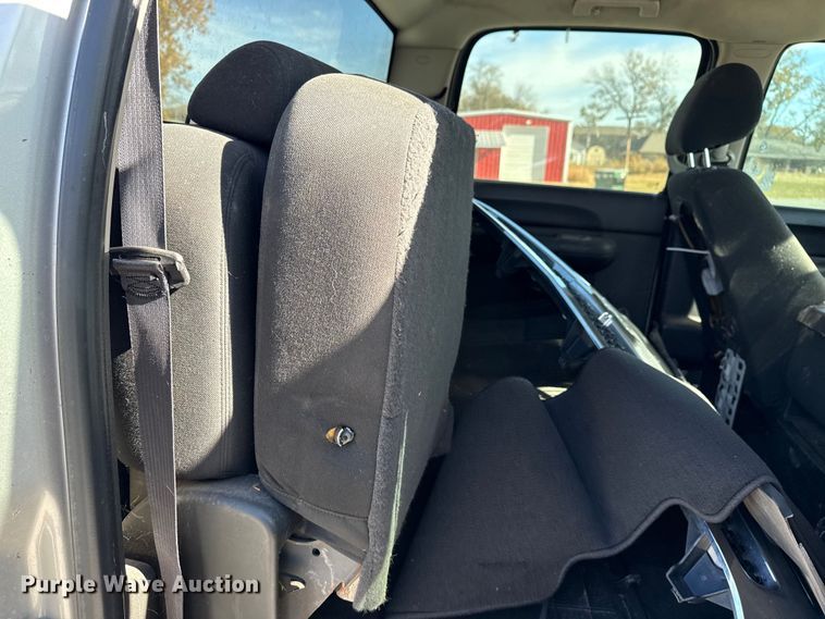 image for item DQ4149 2011 Chevrolet Silverado 1500 Crew Cab truck cab and chassis