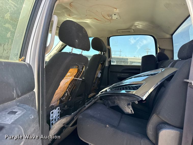 image for item DQ4149 2011 Chevrolet Silverado 1500 Crew Cab truck cab and chassis