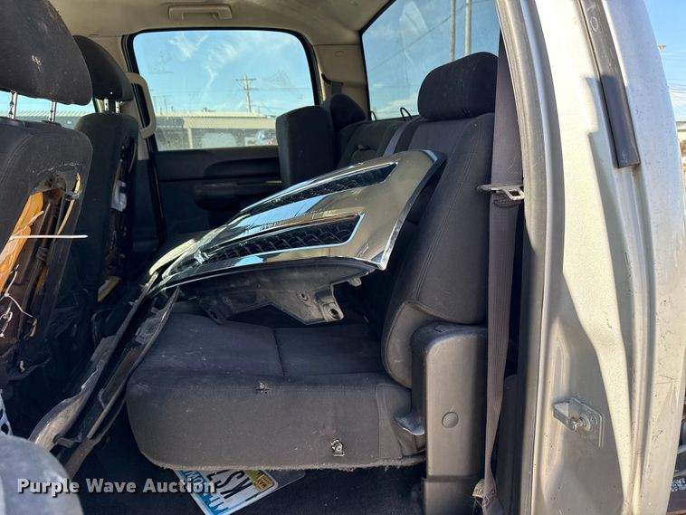 image for item DQ4149 2011 Chevrolet Silverado 1500 Crew Cab truck cab and chassis