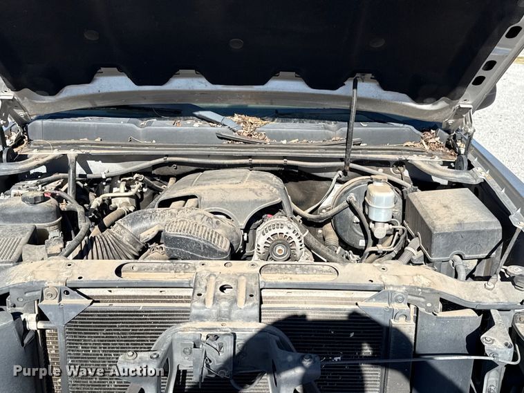 image for item DQ4149 2011 Chevrolet Silverado 1500 Crew Cab truck cab and chassis