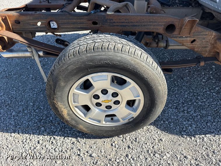 image for item DQ4149 2011 Chevrolet Silverado 1500 Crew Cab truck cab and chassis