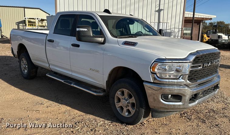image for item DQ7717 2023 RAM 2500 Crew Cab pickup truck