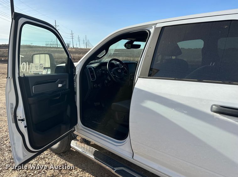 image for item DQ7717 2023 RAM 2500 Crew Cab pickup truck