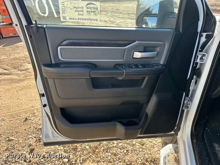 image for item DQ7717 2023 RAM 2500 Crew Cab pickup truck