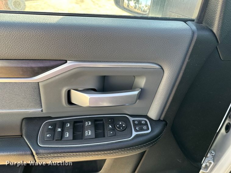 image for item DQ7717 2023 RAM 2500 Crew Cab pickup truck