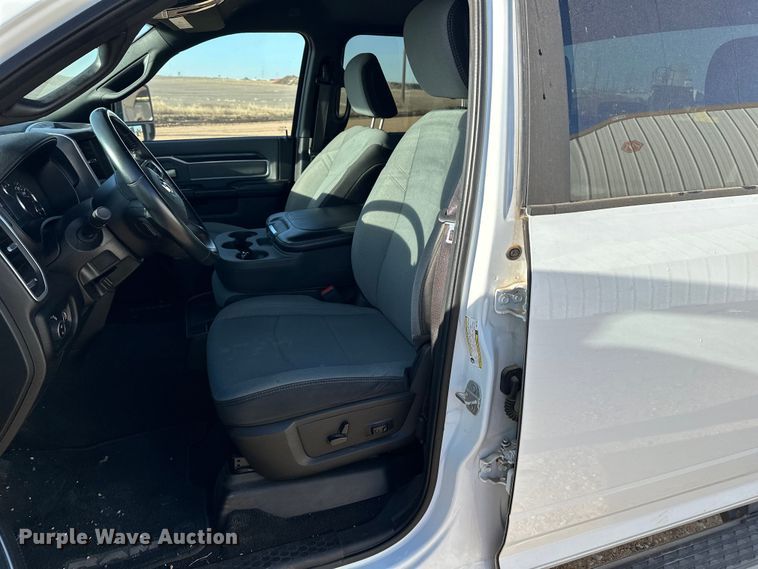 image for item DQ7717 2023 RAM 2500 Crew Cab pickup truck