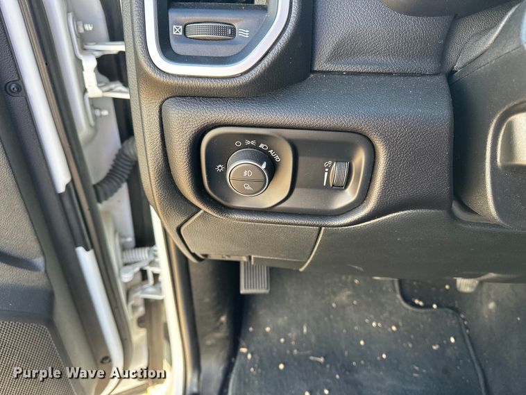 image for item DQ7717 2023 RAM 2500 Crew Cab pickup truck