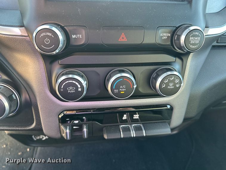 image for item DQ7717 2023 RAM 2500 Crew Cab pickup truck