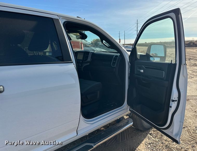 image for item DQ7717 2023 RAM 2500 Crew Cab pickup truck