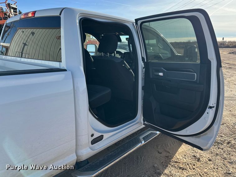 image for item DQ7717 2023 RAM 2500 Crew Cab pickup truck