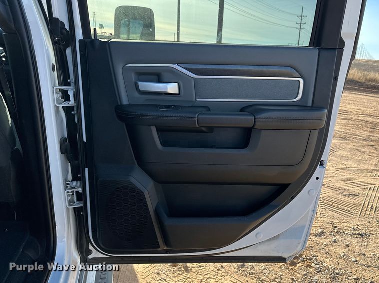 image for item DQ7717 2023 RAM 2500 Crew Cab pickup truck