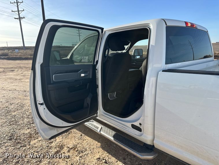 image for item DQ7717 2023 RAM 2500 Crew Cab pickup truck