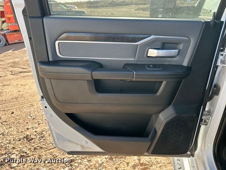 image for item DQ7717 2023 RAM 2500 Crew Cab pickup truck