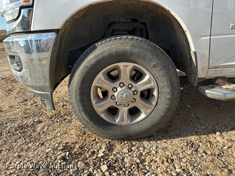 image for item DQ7717 2023 RAM 2500 Crew Cab pickup truck