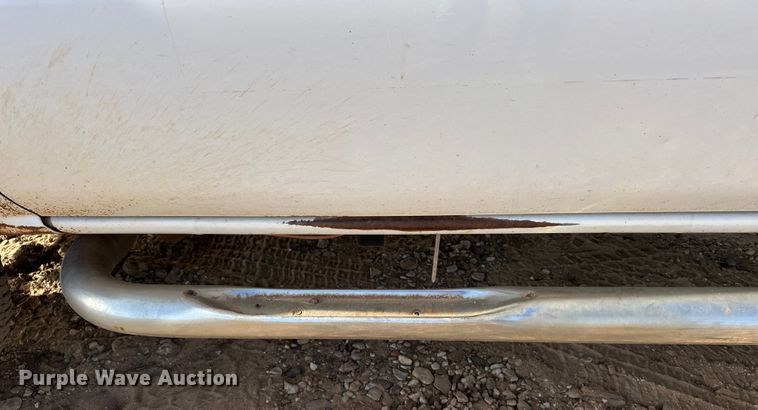 image for item DQ7718 2006 Chevrolet Silverado 2500HD Crew Cab flatbed pickup truck