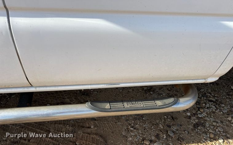 image for item DQ7718 2006 Chevrolet Silverado 2500HD Crew Cab flatbed pickup truck