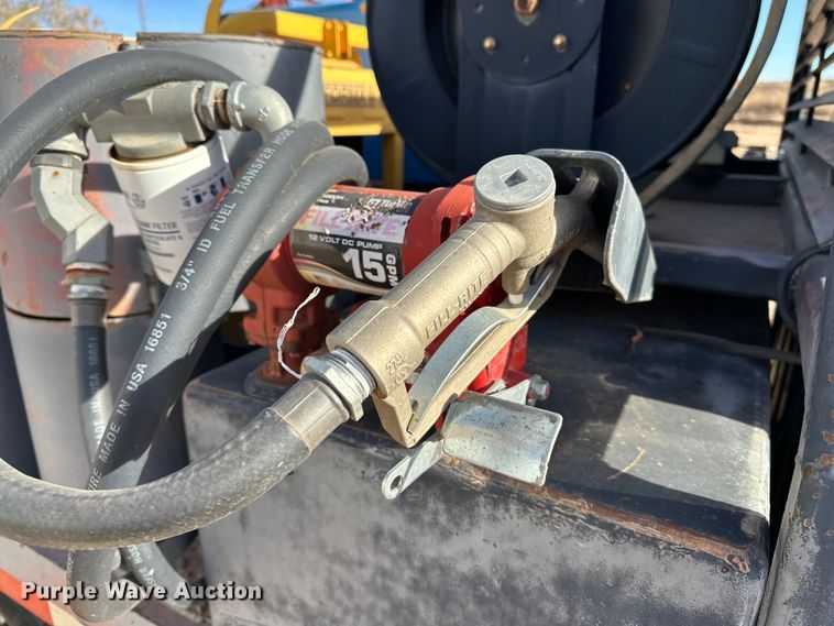 image for item DQ7718 2006 Chevrolet Silverado 2500HD Crew Cab flatbed pickup truck