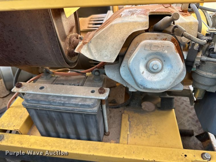 image for item DQ7718 2006 Chevrolet Silverado 2500HD Crew Cab flatbed pickup truck